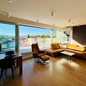  Apartmán Center With Parking And A Big Terrace